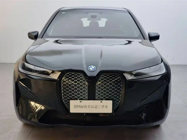 BMW iX — Фото автомобиля 2