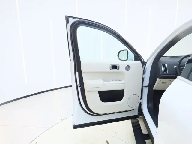 Li Auto L8 — Фото автомобиля 16