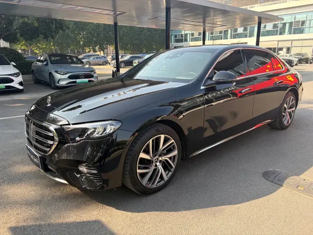 Фотография автомобиля — Mercedes-Benz E-Class