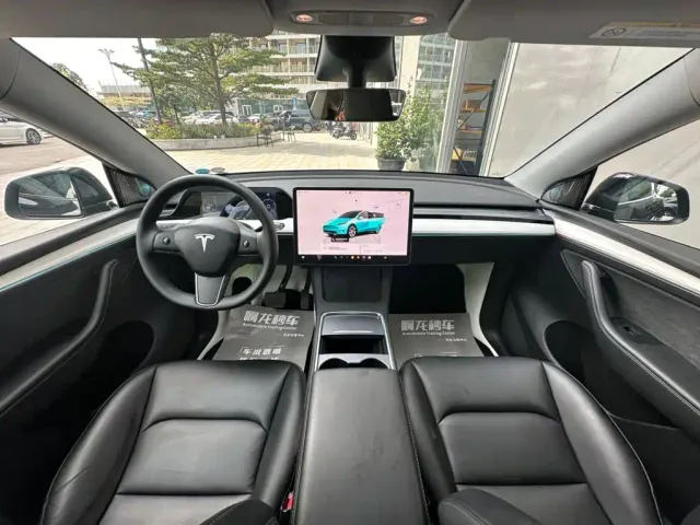Tesla Model Y — Фото автомобиля 6