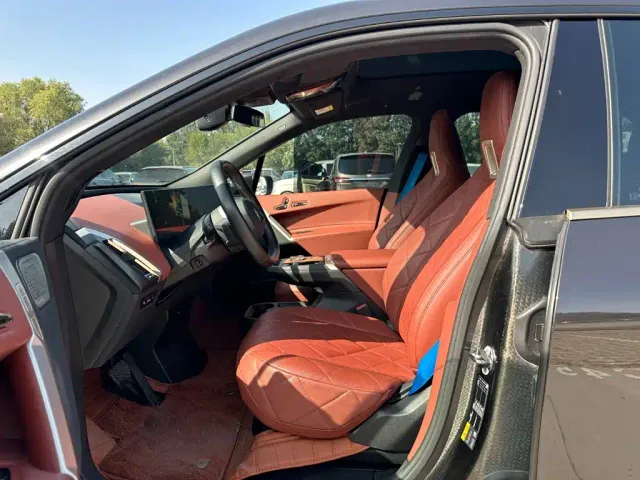BMW iX M60 — Фото автомобиля 8