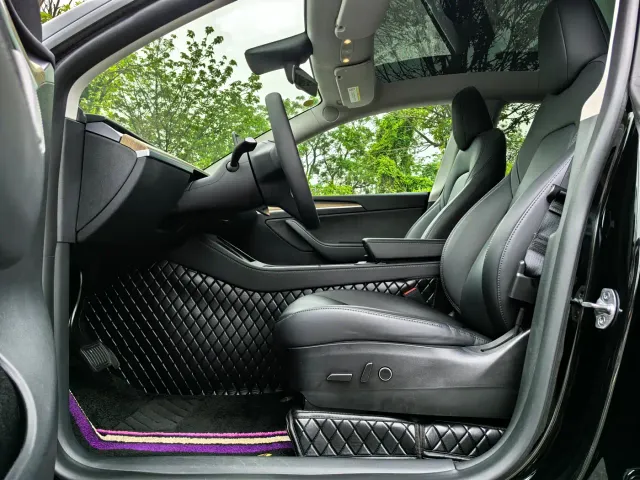 Tesla Model Y — Фото автомобиля 7