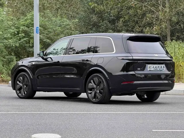 Li Auto Li Xiang L9 2022 Max — Фото автомобиля 15