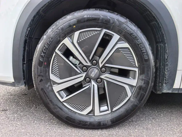 Geely Galaxy Starship 7 EM-i — Фото автомобиля 19