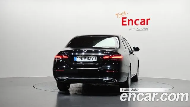 Mercedes-Benz E-Class — Фото автомобиля 4