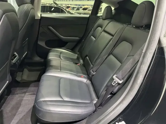Tesla Model Y — Фото автомобиля 23