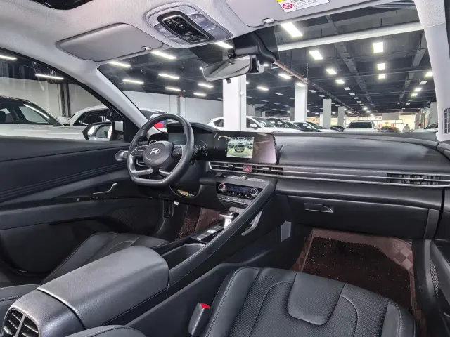 Hyundai Elantra — Фото автомобиля 16