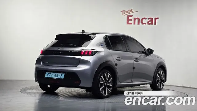 Peugeot 208 — Фото автомобиля 2