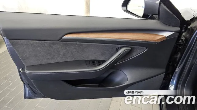 Tesla Model 3 — Фото автомобиля 30