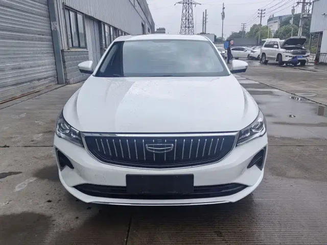 Geely Emgrand — Фото автомобиля 19