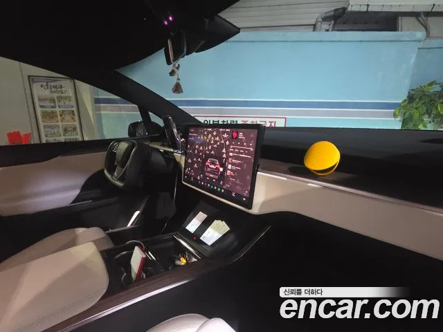 Tesla Model X — Фото автомобиля 6