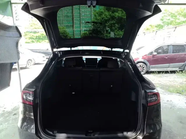 Tesla Model Y — Фото автомобиля 18