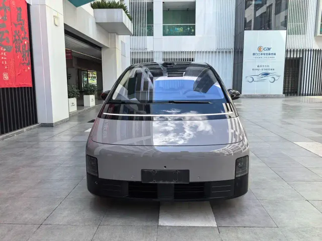 Li Auto MEGA — Фото автомобиля 2