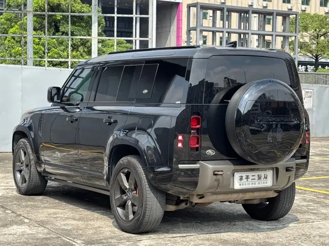 Land Rover Defender — Фото автомобиля 11