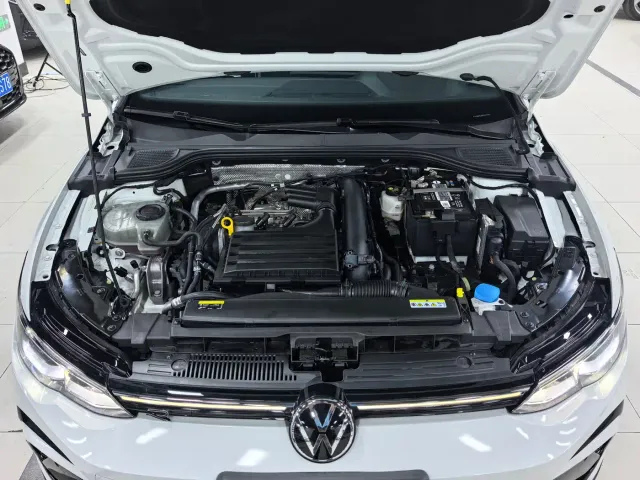 Volkswagen Golf — Фото автомобиля 20