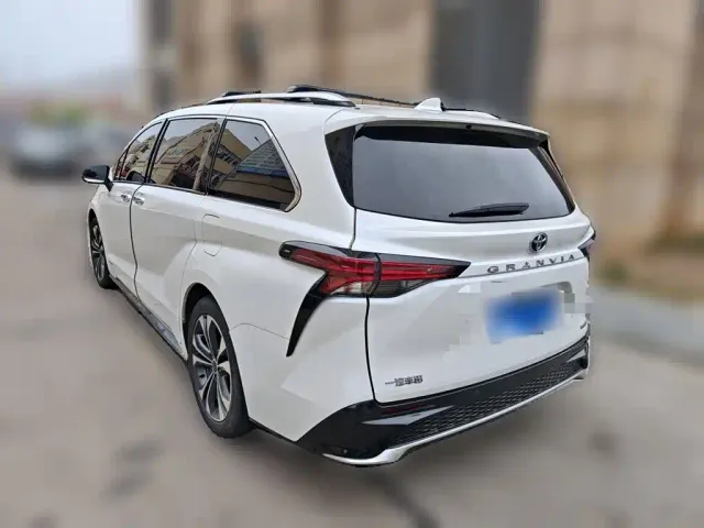 Toyota Granvia — Фото автомобиля 24