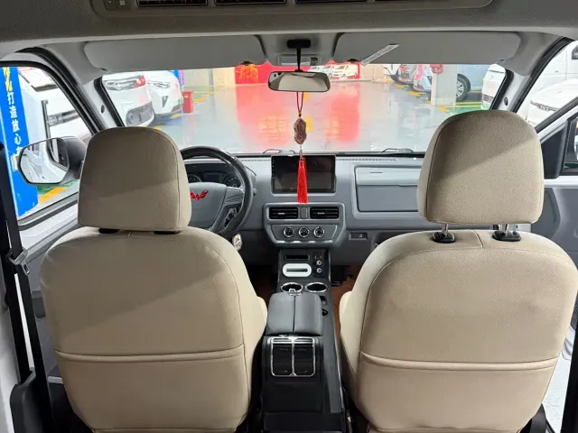 Wuling Yangguang — Фото автомобиля 12