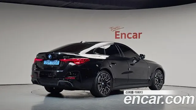 BMW i4 — Фото автомобиля 2