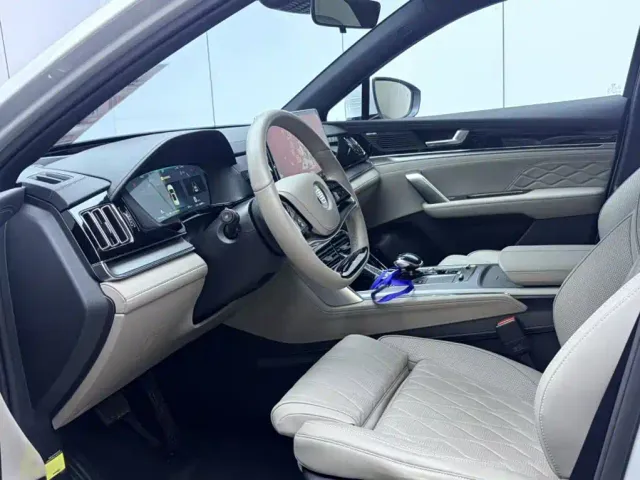 BYD Tang — Фото автомобиля 8