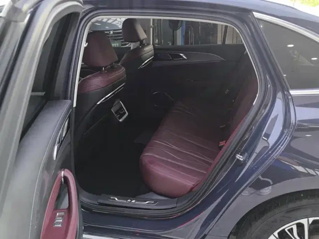Hongqi H5 — Фото автомобиля 11