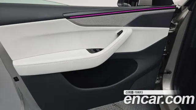 Tesla Model Y — Фото автомобиля 13
