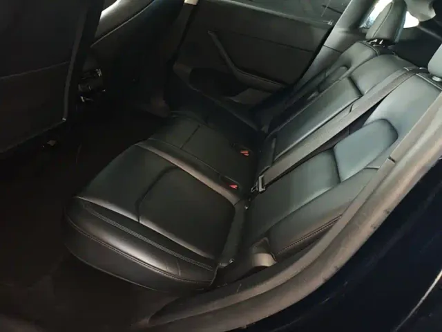 Tesla Model Y — Фото автомобиля 16