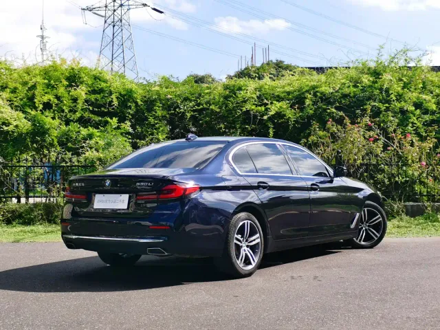 BMW 5 Series — Фото автомобиля 4