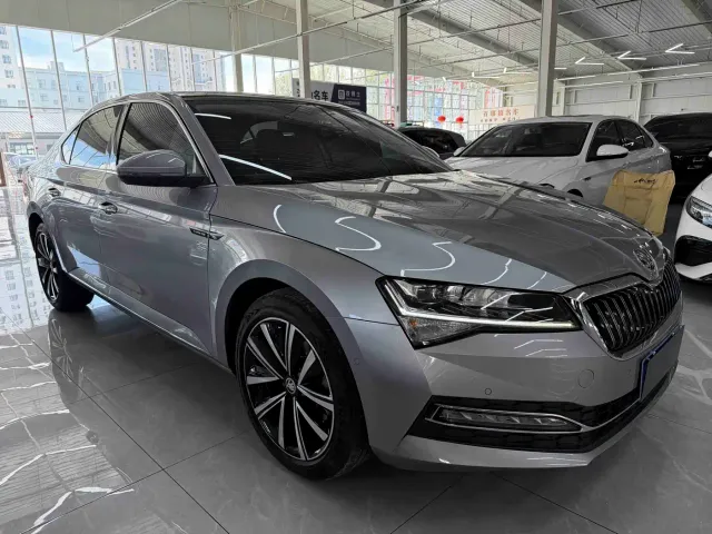 Skoda Superb — Фото автомобиля 3