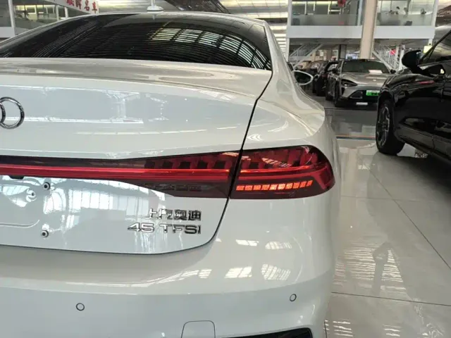 Audi A7L — Фото автомобиля 7