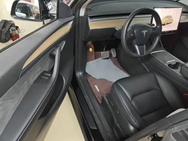 Tesla Model Y — Фото автомобиля 15