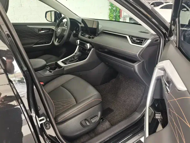 Toyota RAV4 — Фото автомобиля 19