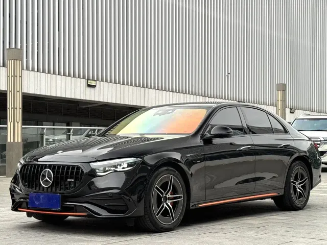 Фотография автомобиля — Mercedes-Benz E-Class