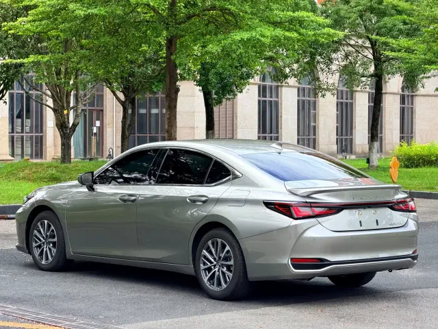 Lexus ES — Фото автомобиля 16