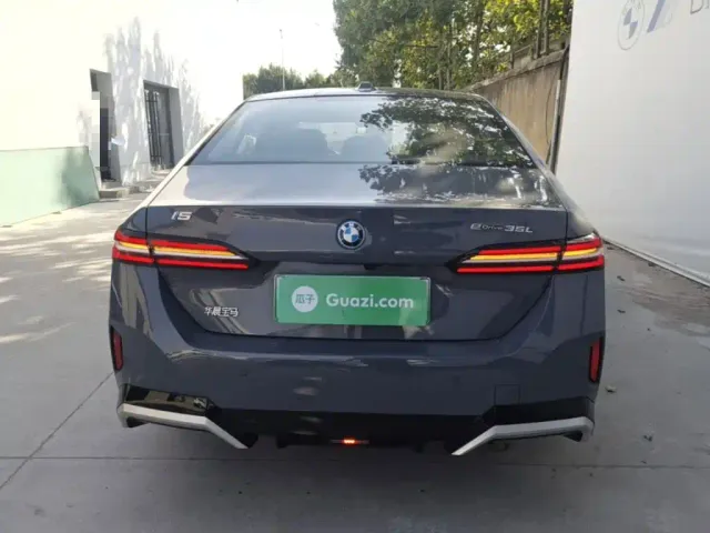 BMW i5 — Фото автомобиля 5