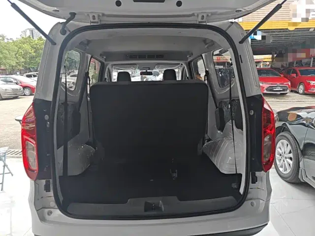 Wuling Hongguang — Фото автомобиля 18