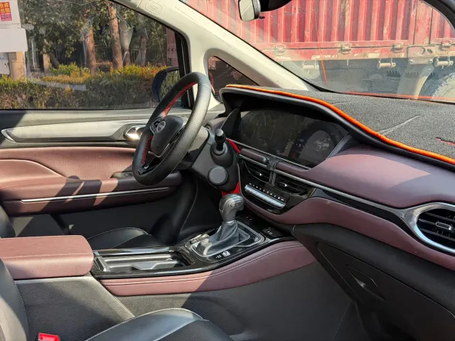 GAC Trumpchi M6 — Фото автомобиля 12