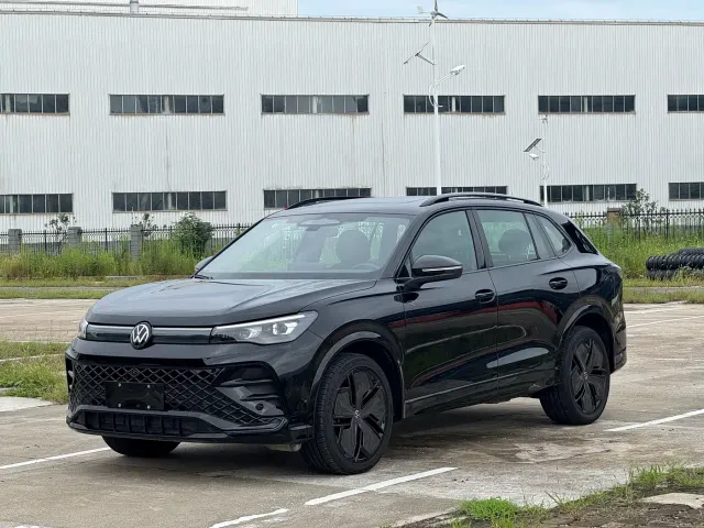 Фотография автомобиля — Volkswagen Tiguan L