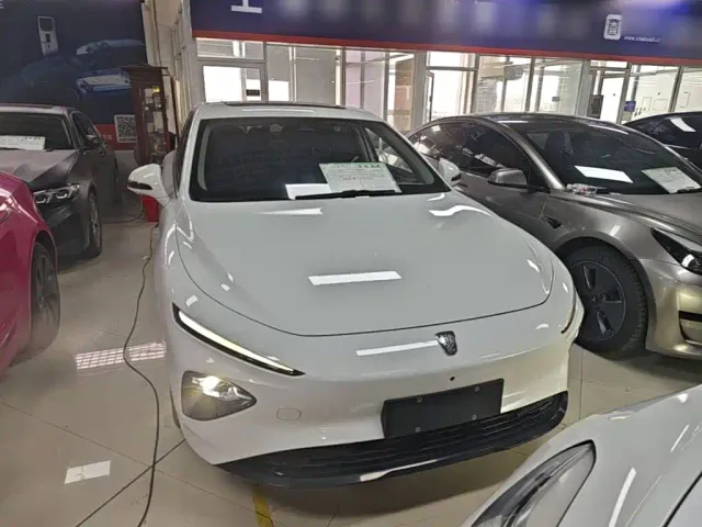 Roewe D7 — Фото автомобиля 2