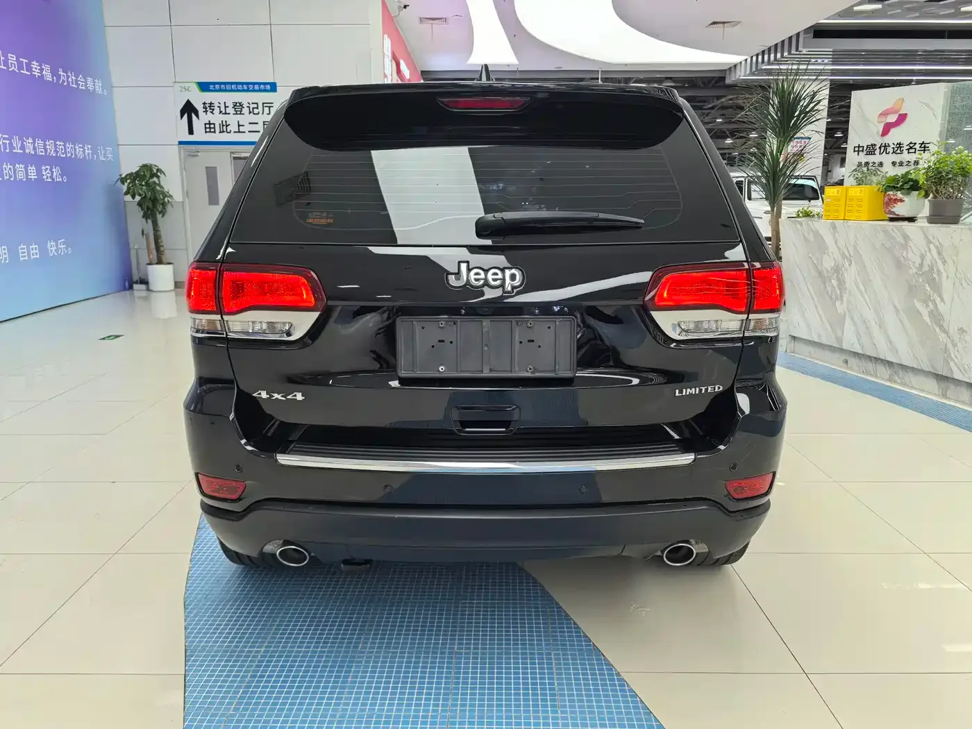 Jeep Grand Cherokee (Import) 2021 3.0L 80th Anniversary Edition — Фото автомобиля 17