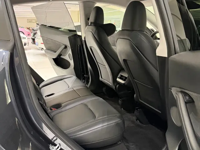 Tesla Model Y — Фото автомобиля 10
