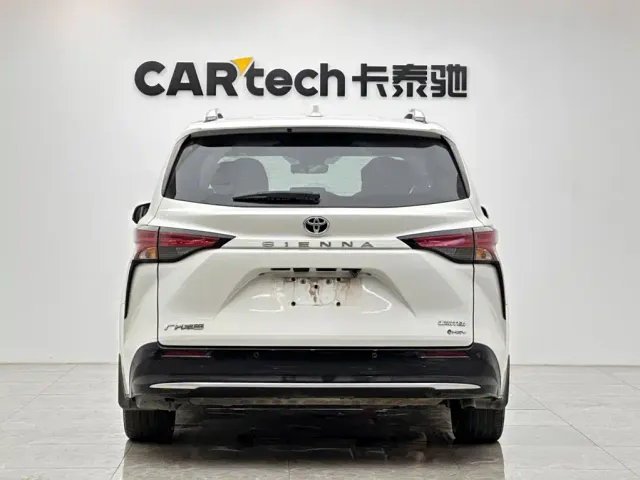 Toyota Sienna — Фото автомобиля 4
