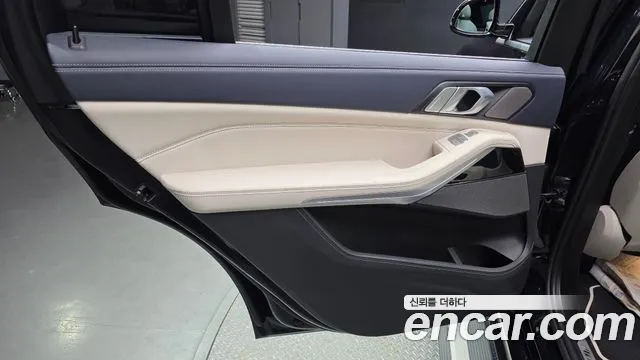 BMW X7 M50i 6 мест — Фото автомобиля 18