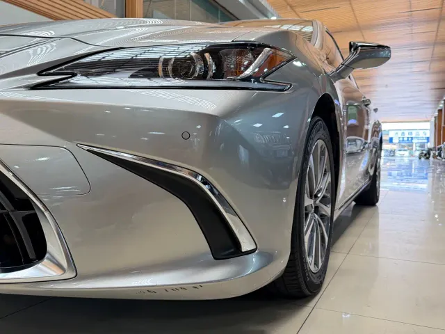 Lexus ES — Фото автомобиля 21