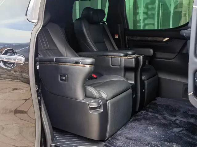 Toyota Vellfire — Фото автомобиля 11