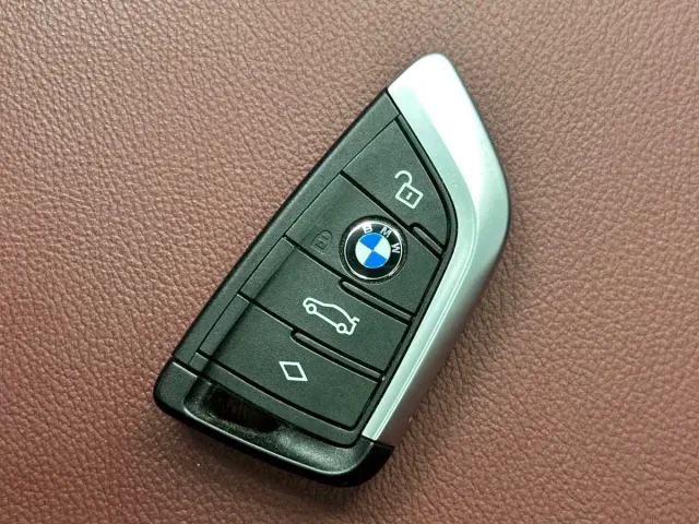 BMW iX3 — Фото автомобиля 22