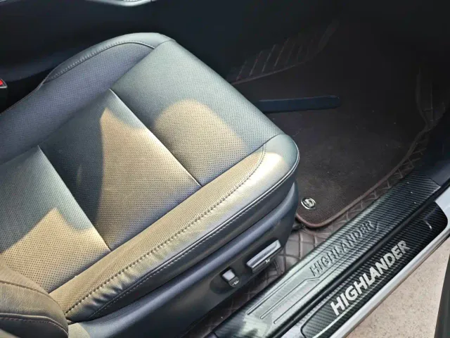 Toyota Highlander — Фото автомобиля 3