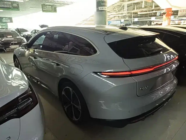 Nio ET5 Touring — Фото автомобиля 4