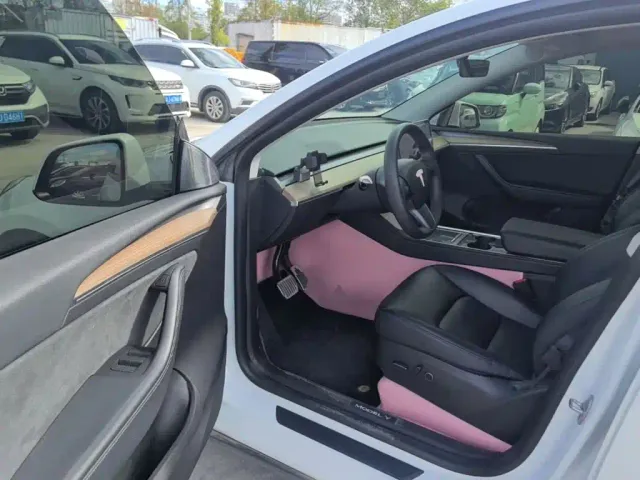 Tesla Model Y — Фото автомобиля 15