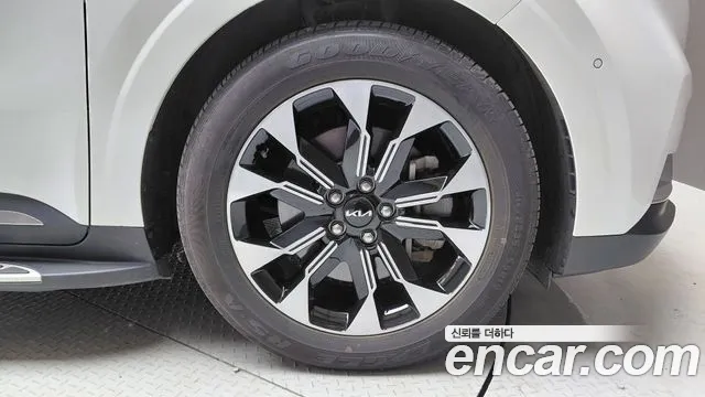 Kia Carnival Generation 4 — Фото автомобиля 6