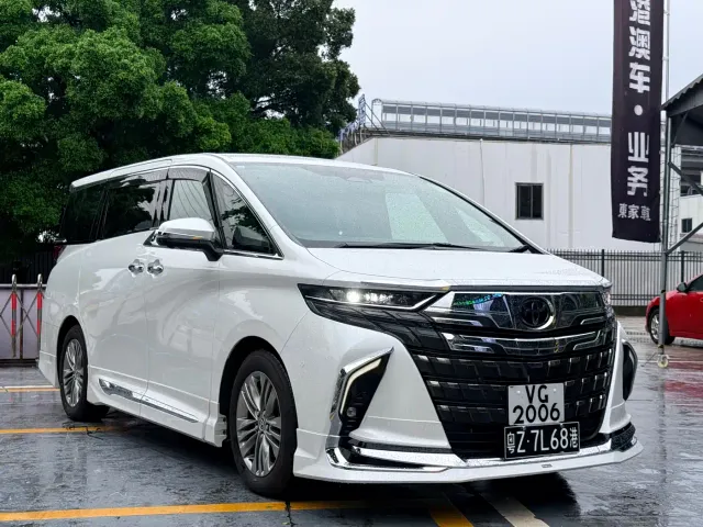 Toyota Alphard — Фото автомобиля 3